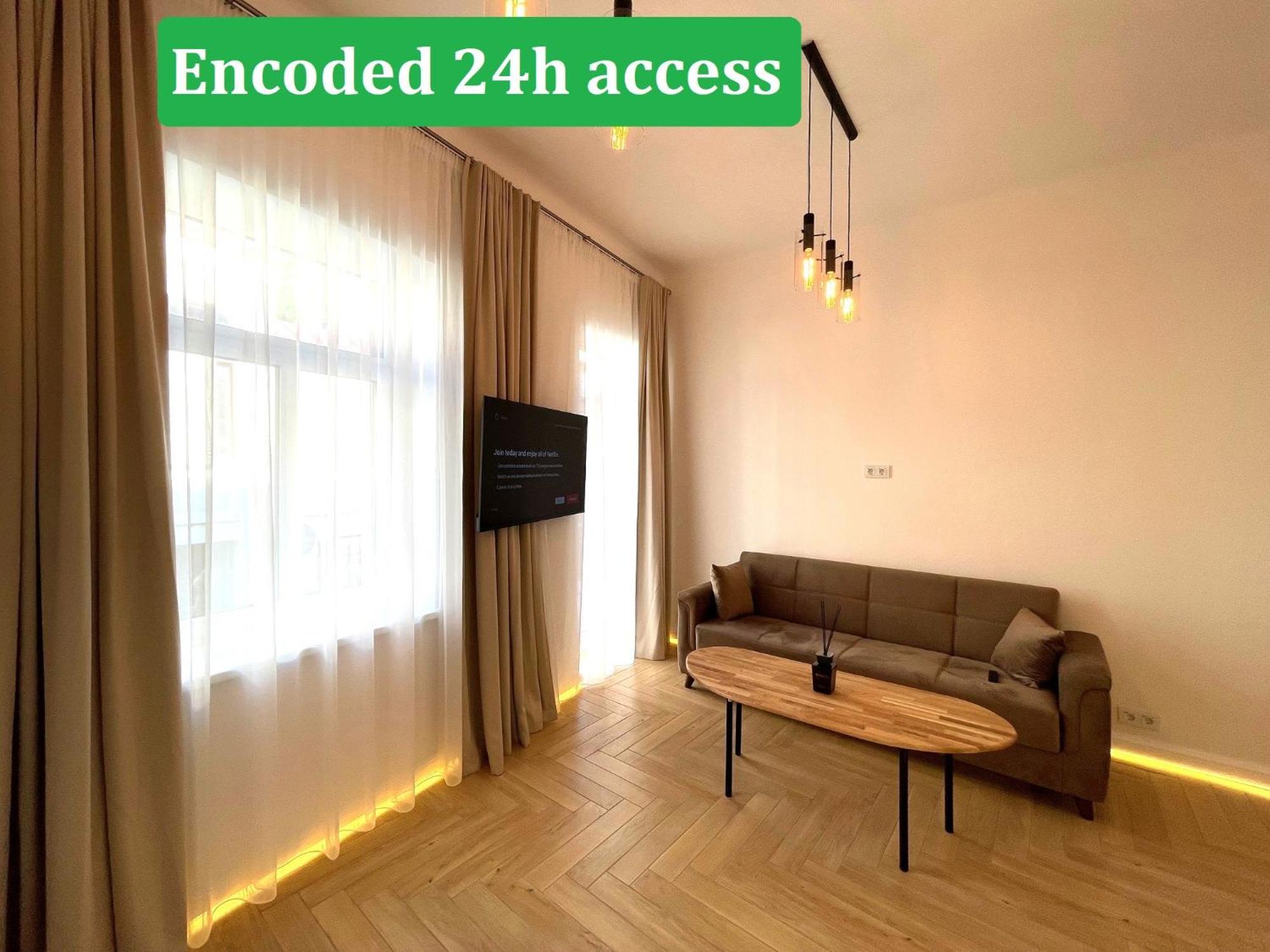 Picturesque Old Town Apartment With Charming Balcony Kaunas Exteriér fotografie