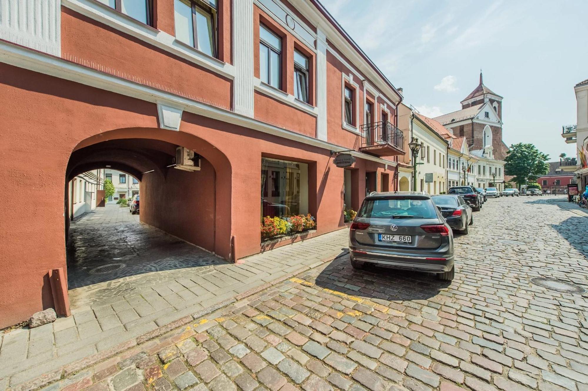 Picturesque Old Town Apartment With Charming Balcony Kaunas Exteriér fotografie
